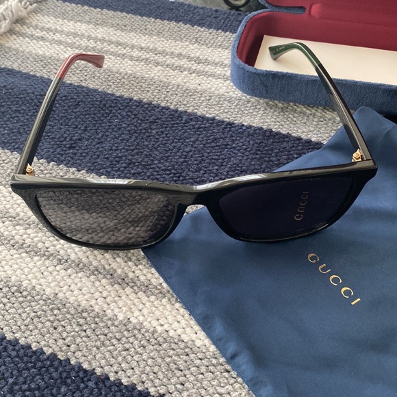 Gucci sunglasses with authenticity card, cloth and case. Perfect condition. - Picture 8 of 14